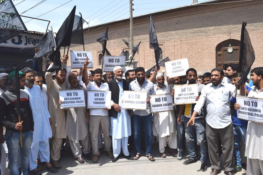 Mirwaiz once again placed under house confinement: Hurriyat (M)